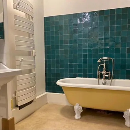 Le Jacuzzi De Marie 투르쿠앵