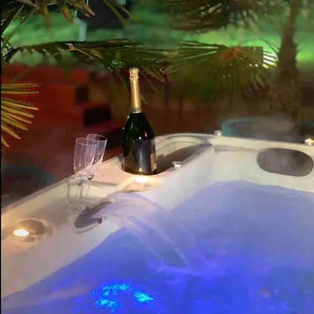홈스테이 Le Jacuzzi De Marie *